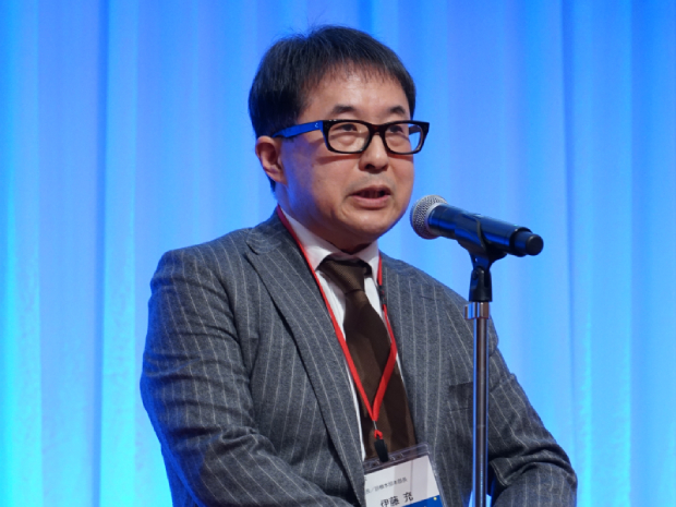 閉会のあいさつを行う隈病院 副院長 伊藤充先生