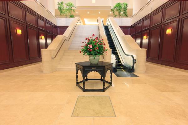 正面エントランス