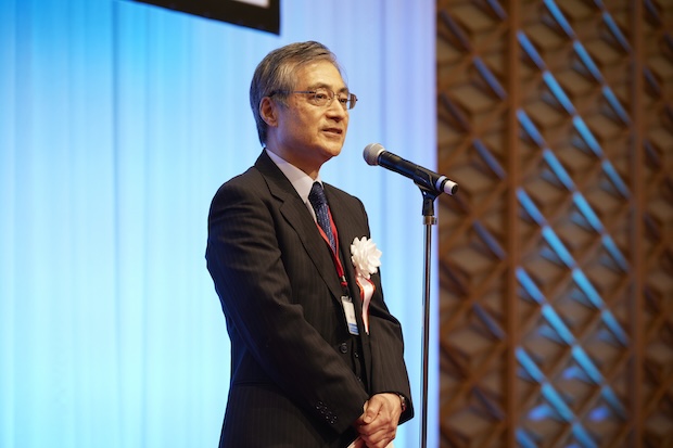 開会あいさつを行う隈病院院長 赤水尚史先生