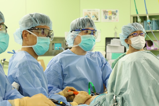 筋前進術の手術風景