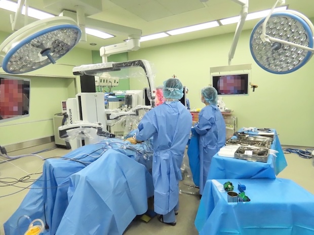 ANSURによる手術風景（松波総合病院ご提供）